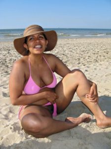 Indian Bhabhi Nude Photo In Pink Bikini